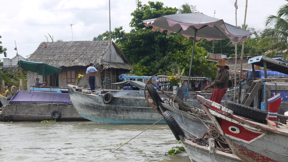 Anchoring for the Floating Market